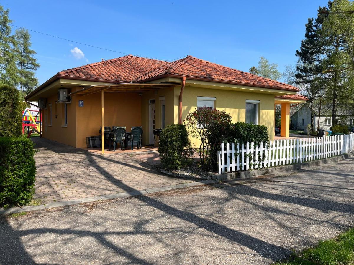 Villa Gracia Patince Luaran gambar