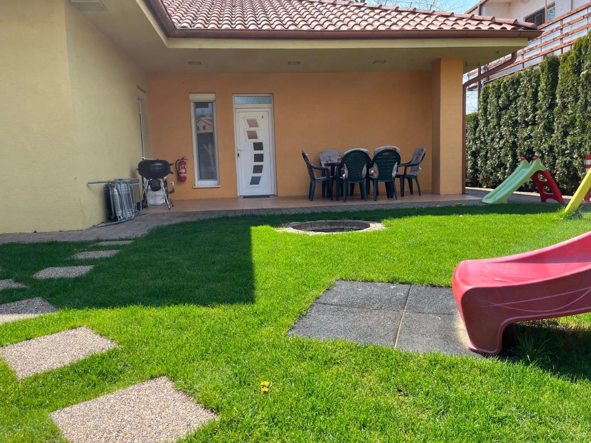 Villa Gracia Patince Luaran gambar