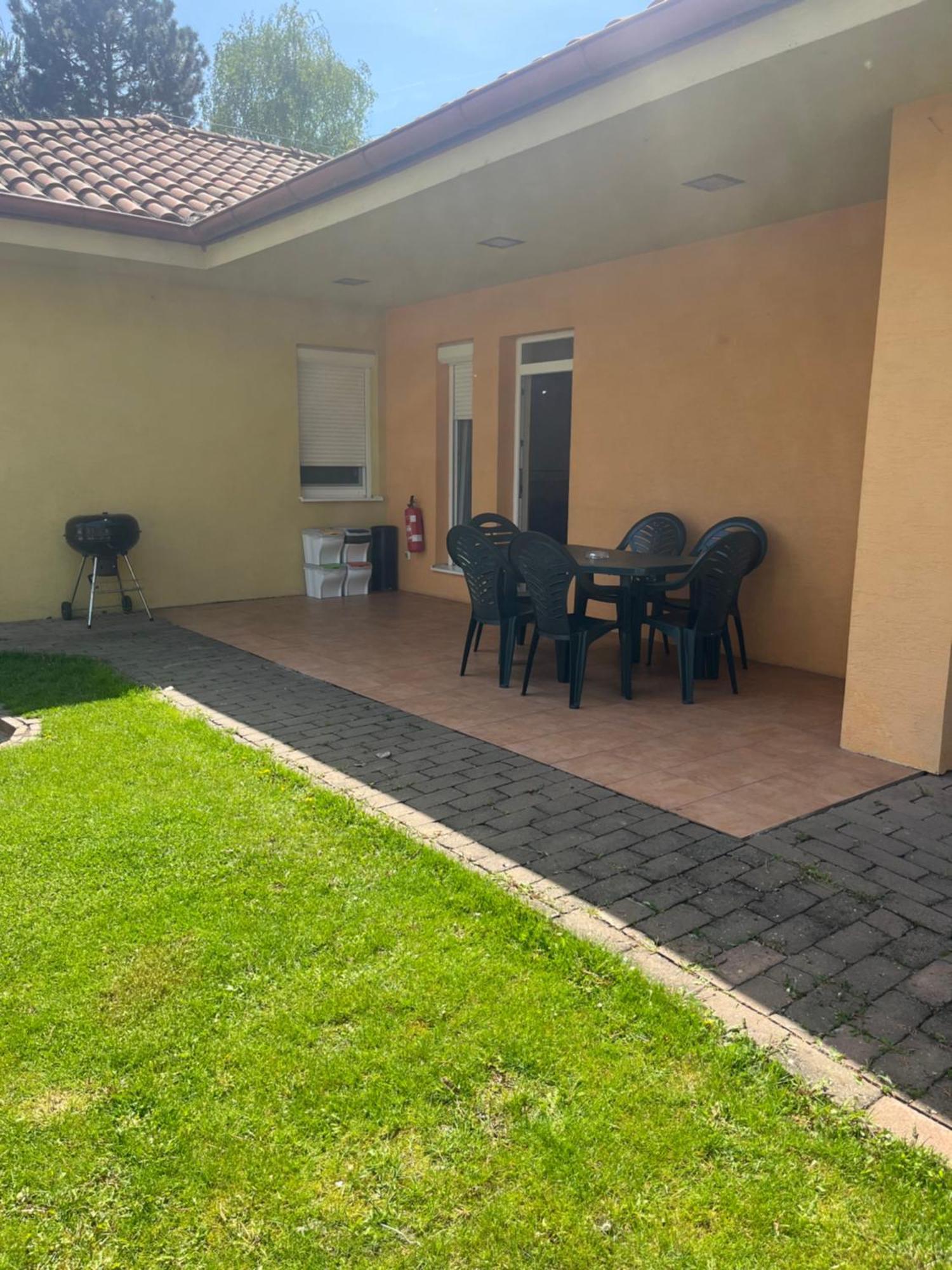 Villa Gracia Patince Luaran gambar