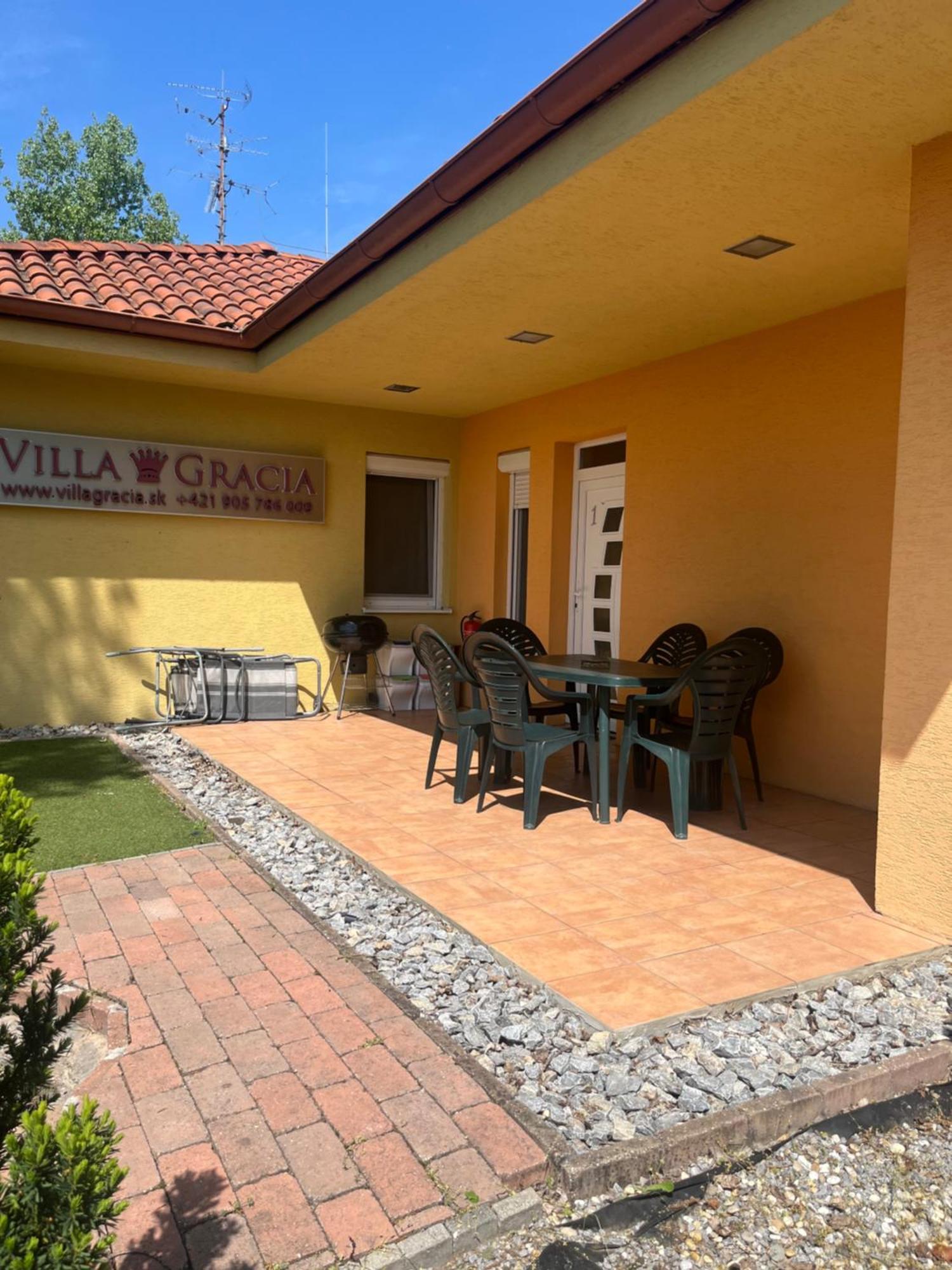 Villa Gracia Patince Luaran gambar