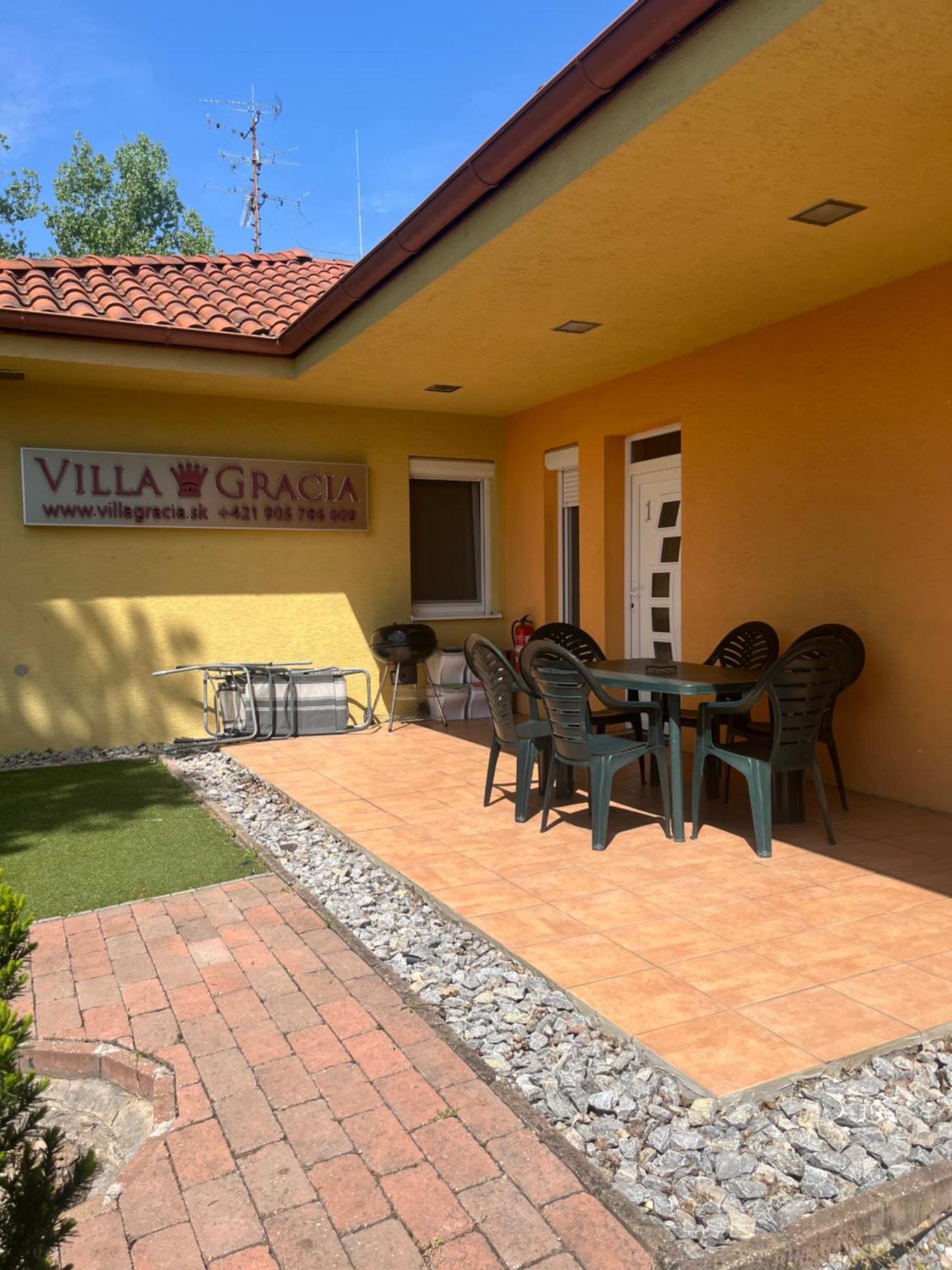 Villa Gracia Patince Luaran gambar