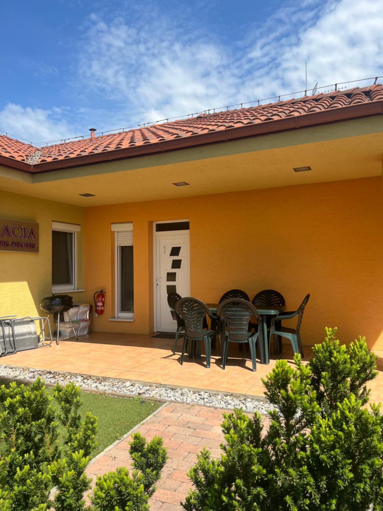 Villa Gracia Patince Luaran gambar